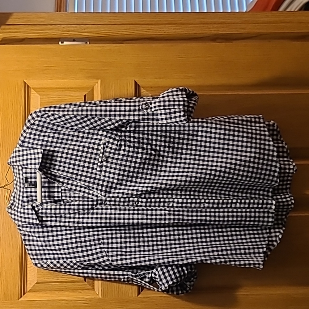 New (no tag)- KUT blue check button up